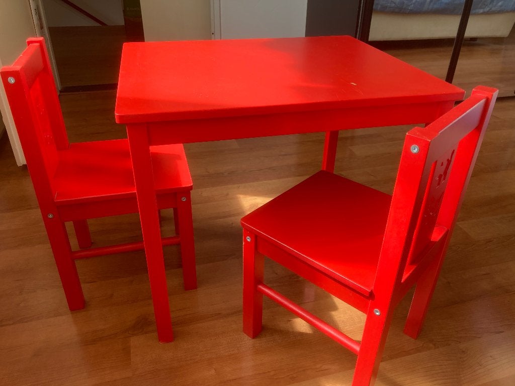 Kindersetje tafel + twee stoeltjes van Ikea, Kinderen en Baby's, Kinderkamer | Tafels en Stoelen, Ophalen, Gebruikt, Tafel(s) en Stoel(en)