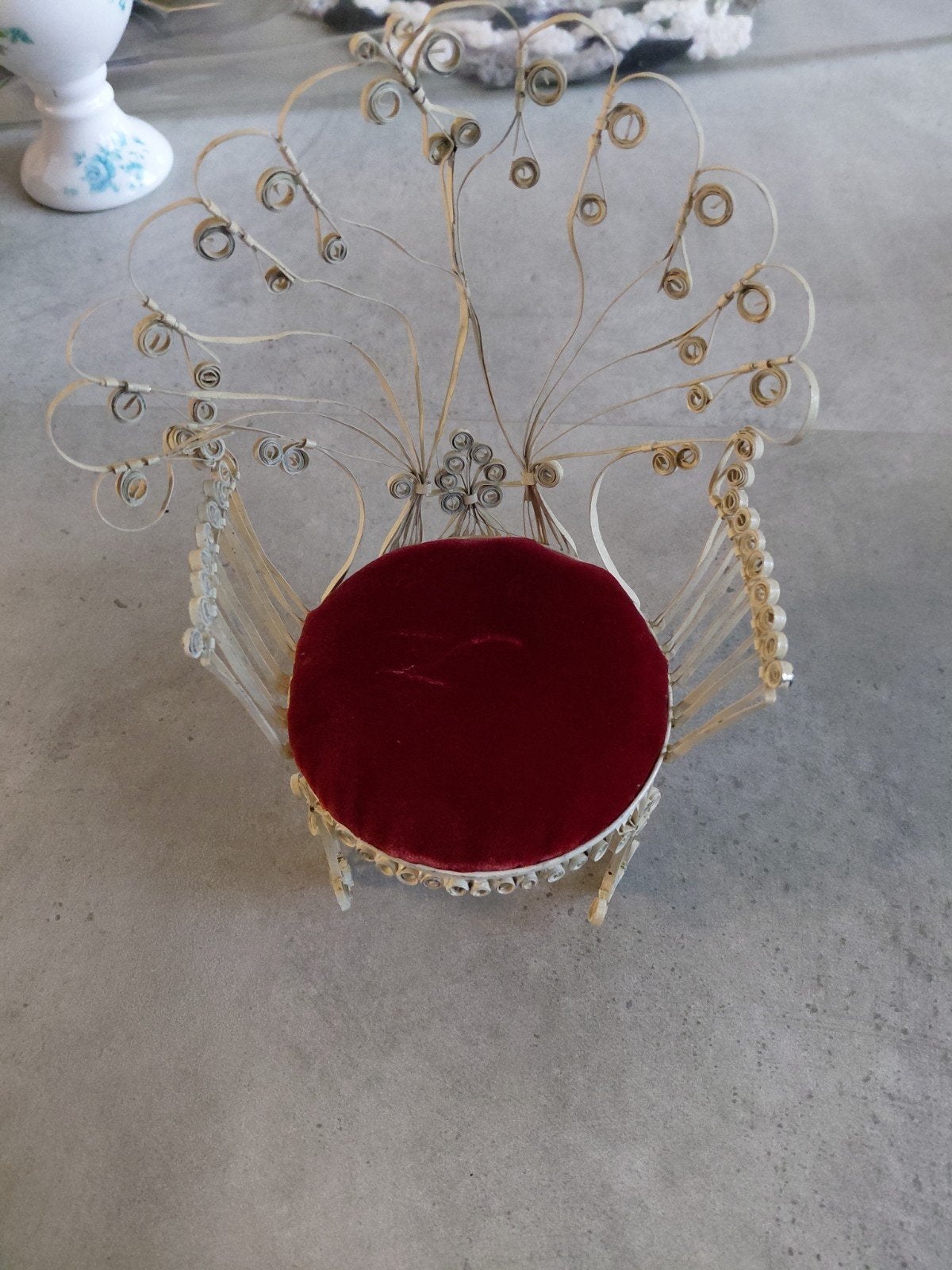 Unieke handgemaakte miniatuur stoel met rood fluweel, Ophalen