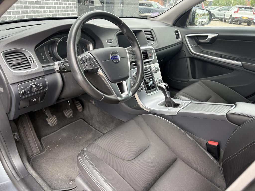 Volvo V60 2.0 T3 Nordic+ | Trekhaak | Navigatie | Parkeerver, 12 maanden, Gebruikt, 4 cilinders, Leder en Stof