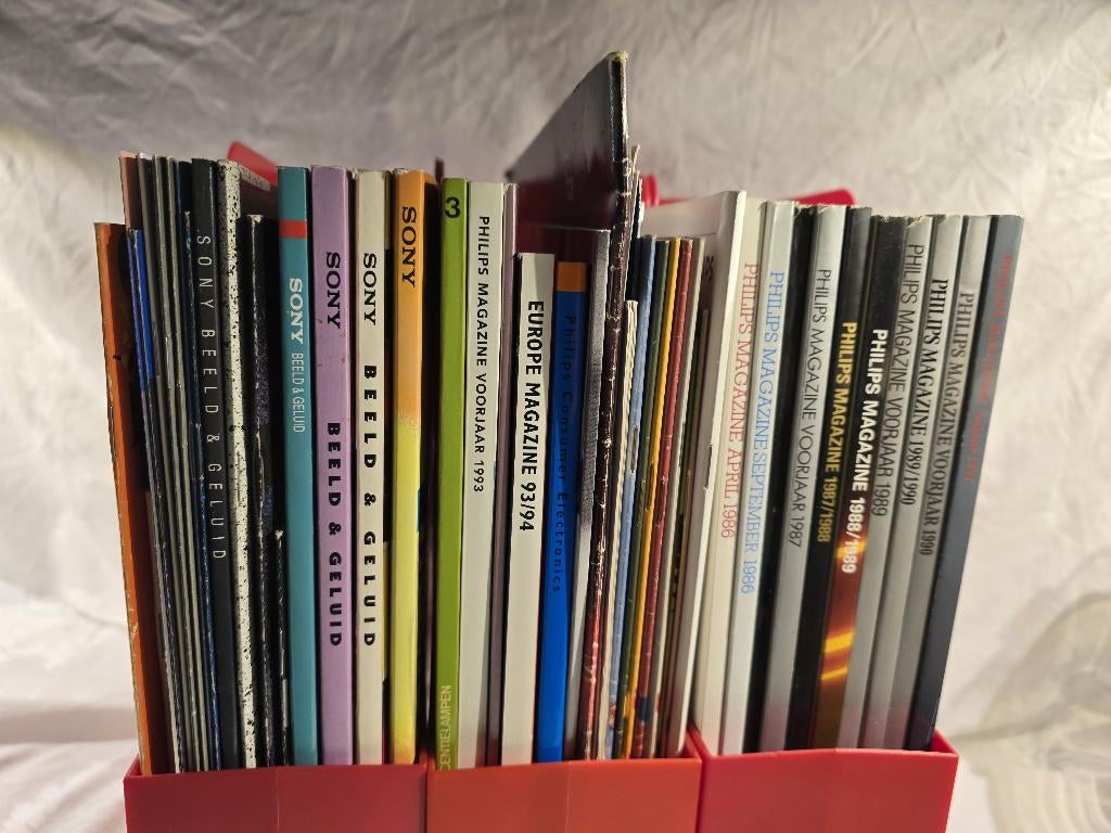 Oude Philips catalogi jr 80/90 - In zeer goede staat, Boeken, Catalogussen en Folders, Zo goed als nieuw, Catalogus, Ophalen, Onbekend