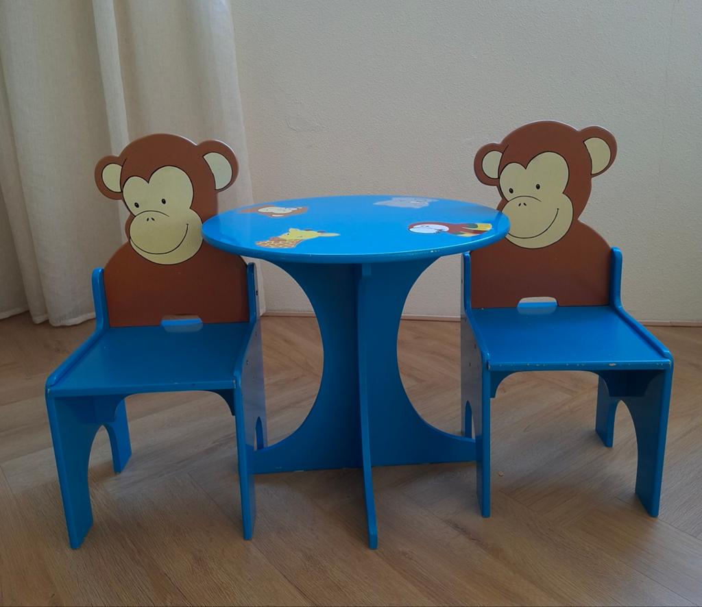 Kinder tafel en stoelen set met dierenprint, Kinderen en Baby's, Kinderkamer | Tafels en Stoelen, Ophalen
