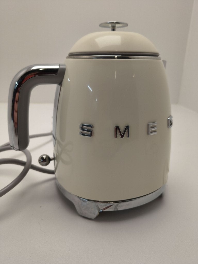SMEG KLF05 Waterkoker - Beschadigd, Witgoed en Apparatuur, Waterkokers, Info@mystore.nl, Nieuw, Bruggestraat 18, Minder dan 1 liter