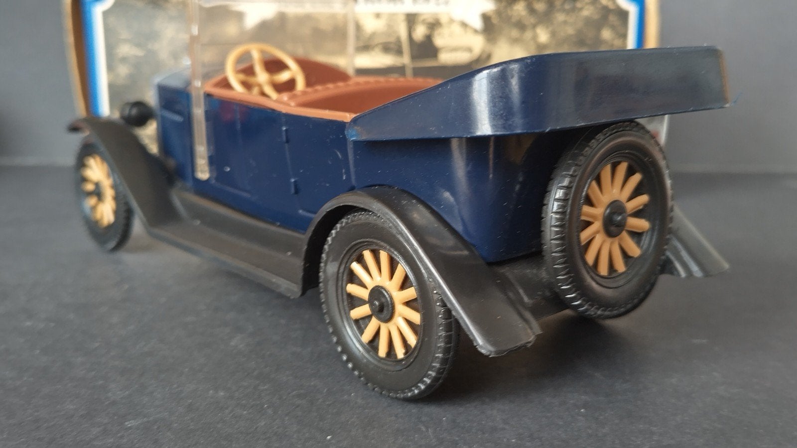Volvo Jakob 1927 1:20 Stahlberg Finland Pol, Hobby en Vrije tijd, Finland, Auto, Verzenden, .