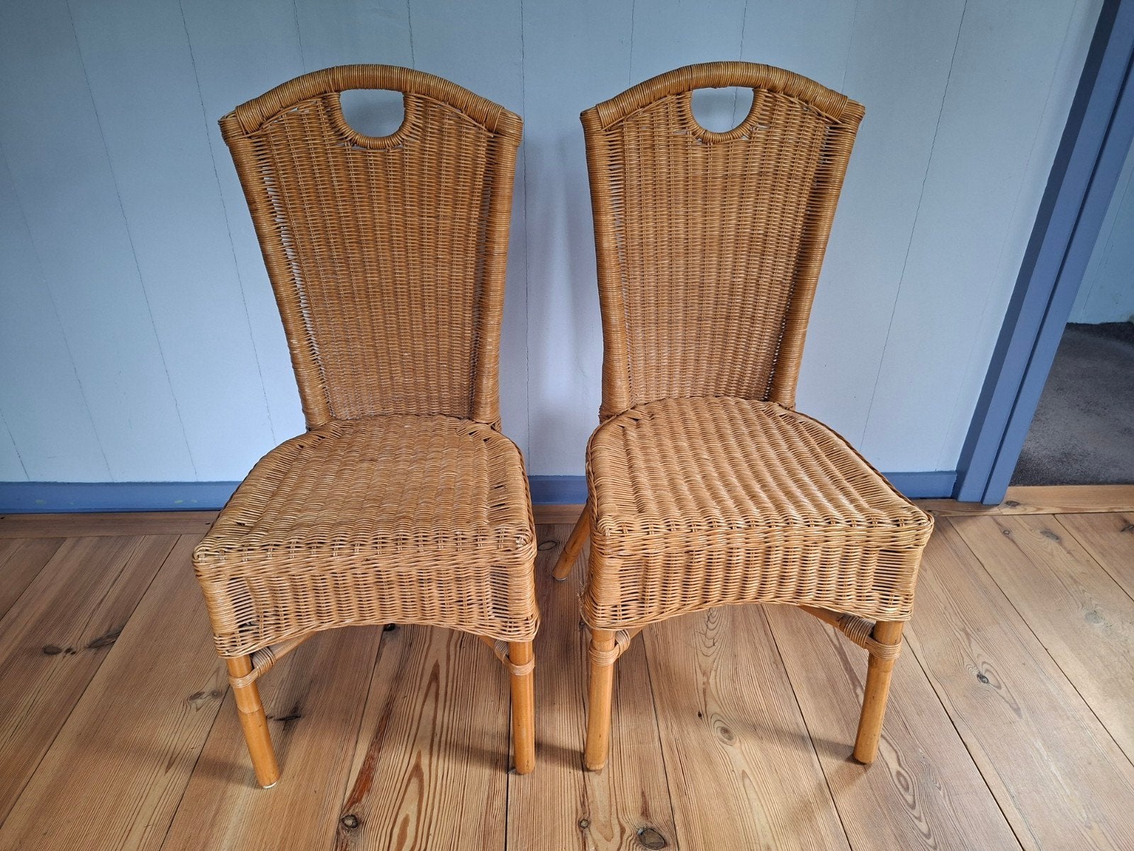 2 Vintage rieten eetkamerstoelen., Huis en Inrichting, Ophalen, Twee, Bruin, Vintage