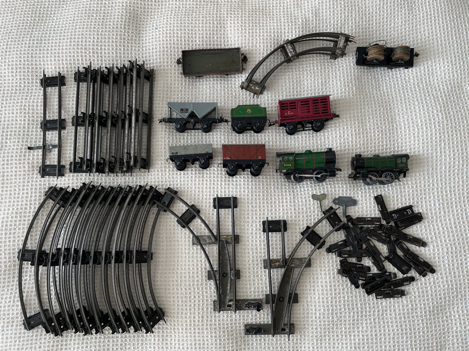 Vintage Treinset met Rails en Wagons en 2 Locomotieven, Overige merken, Gelijkstroom, Ophalen of Verzenden, Gebruikt