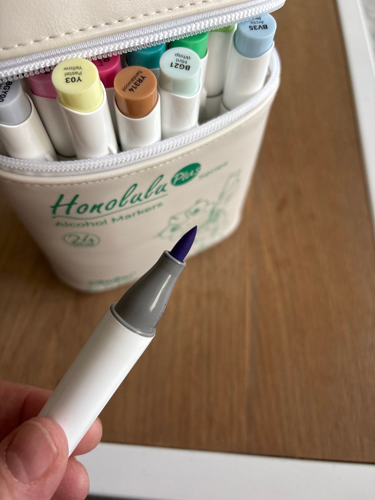 Ohuhu Honolulu Plus Alcohol Markers - 24 kleuren, Ophalen of Verzenden, Zo goed als nieuw, Potlood of Stift