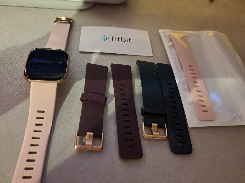 Fitbit Versa met 2 nieuwe banden en 2 opladers, Ophalen of Verzenden, Gebruikt, Zwart, Android