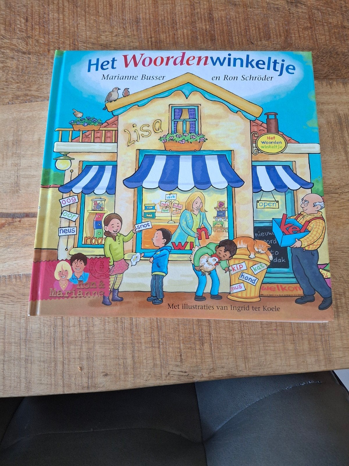 Het woordenwinkeltje - Marianne Busser en Ron Schröder, Ophalen of Verzenden, Zo goed als nieuw, Fictie algemeen
