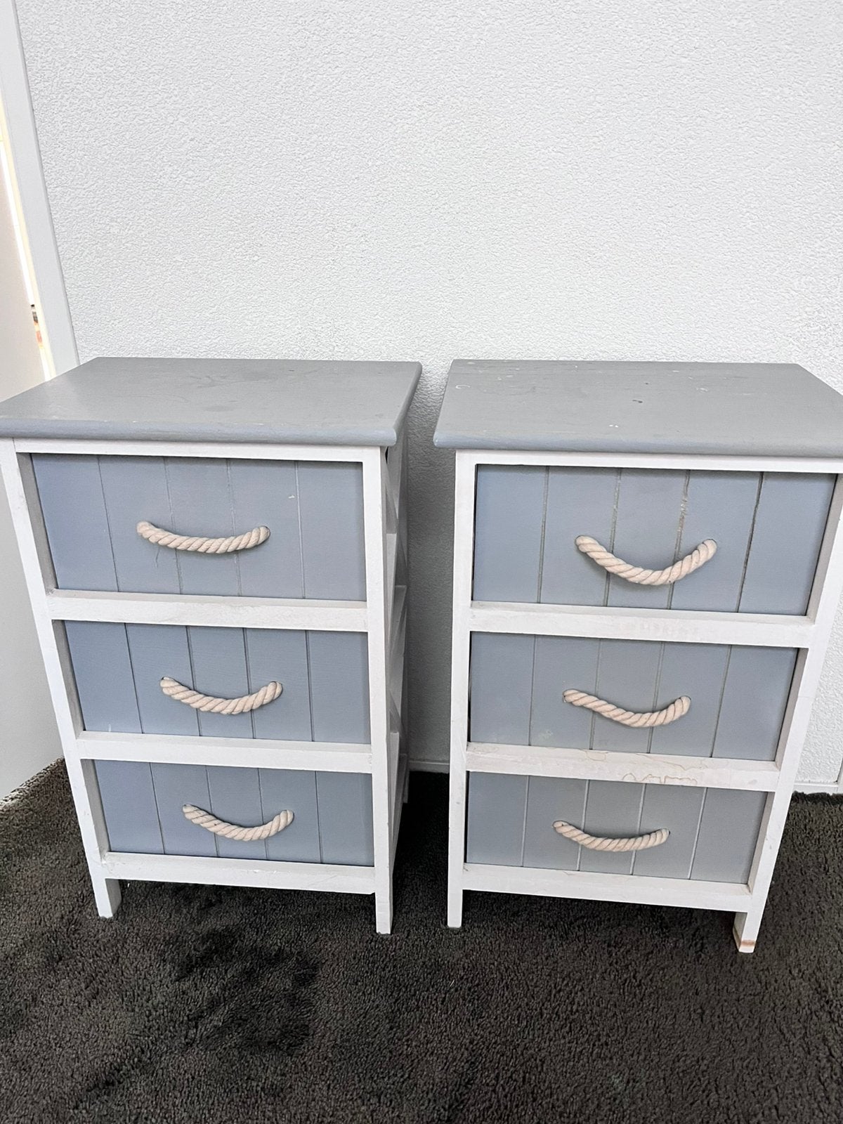 Twee ladekastjes / nachtkastjes wit / grijs vandaag ophalen, Ophalen, 1 of 2 laden, 50 tot 100 cm, Zo goed als nieuw