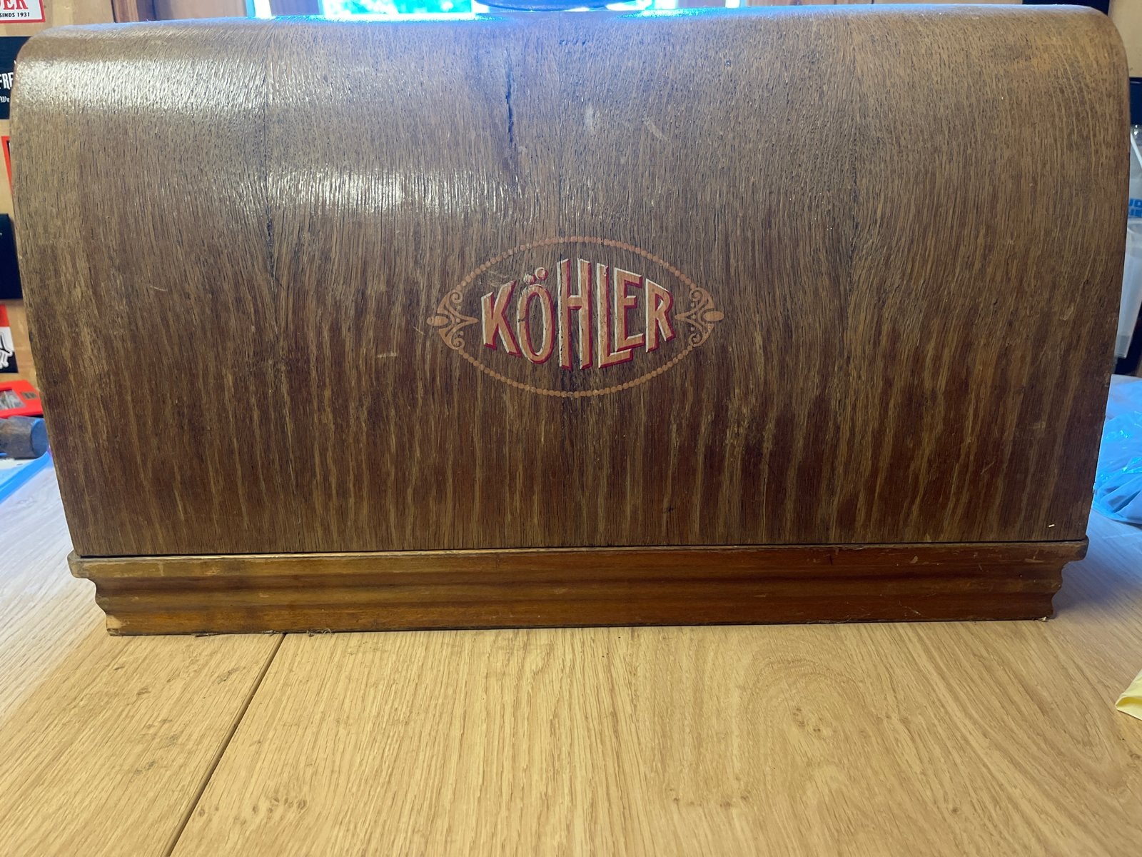 Antieke Köhler naaimachine, Ophalen