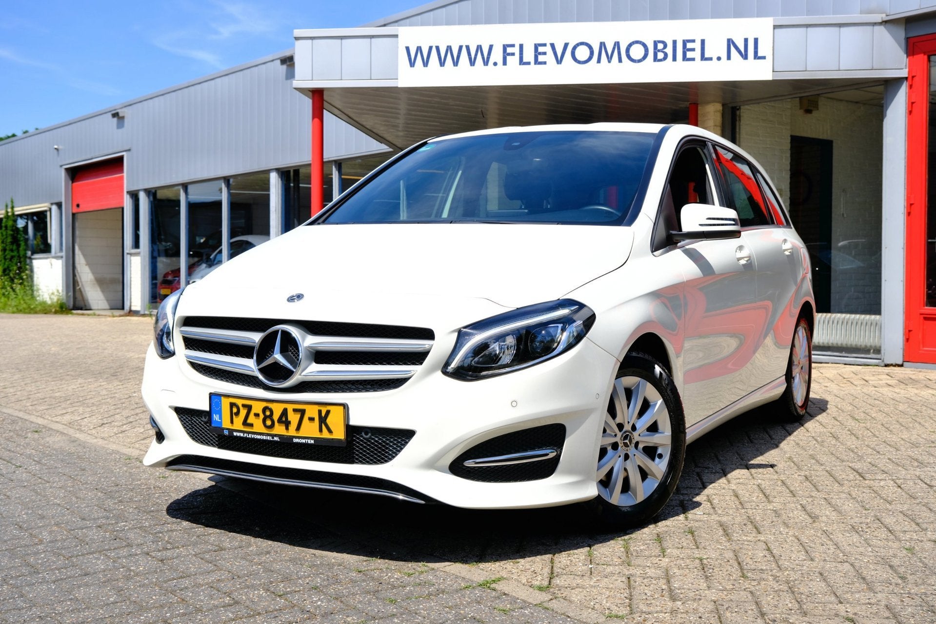 Mercedes-Benz B-klasse 180 Ambition Aut. Navi|LED|Airco|Half, Auto's, 1325 kg, Gebruikt, Euro 6, 4 cilinders