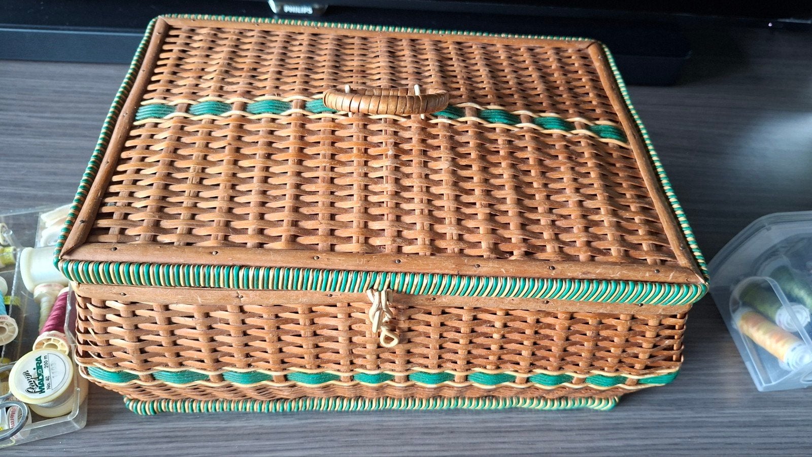 Vintage rieten naaimandje met inhoud, Ophalen of Verzenden, Gebruikt, Overige typen
