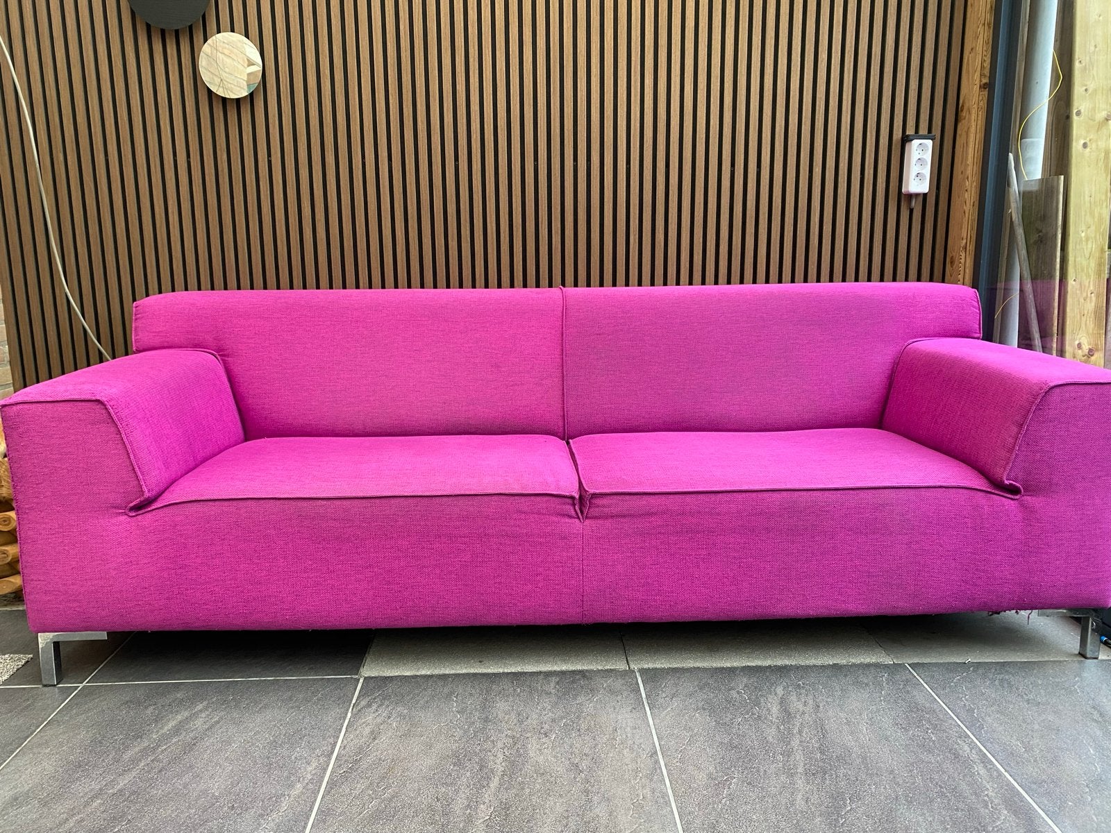 Moderne Fuchsia 3-persoons bank, gereinigd, Ophalen, Gebruikt, Driepersoons, 75 tot 100 cm