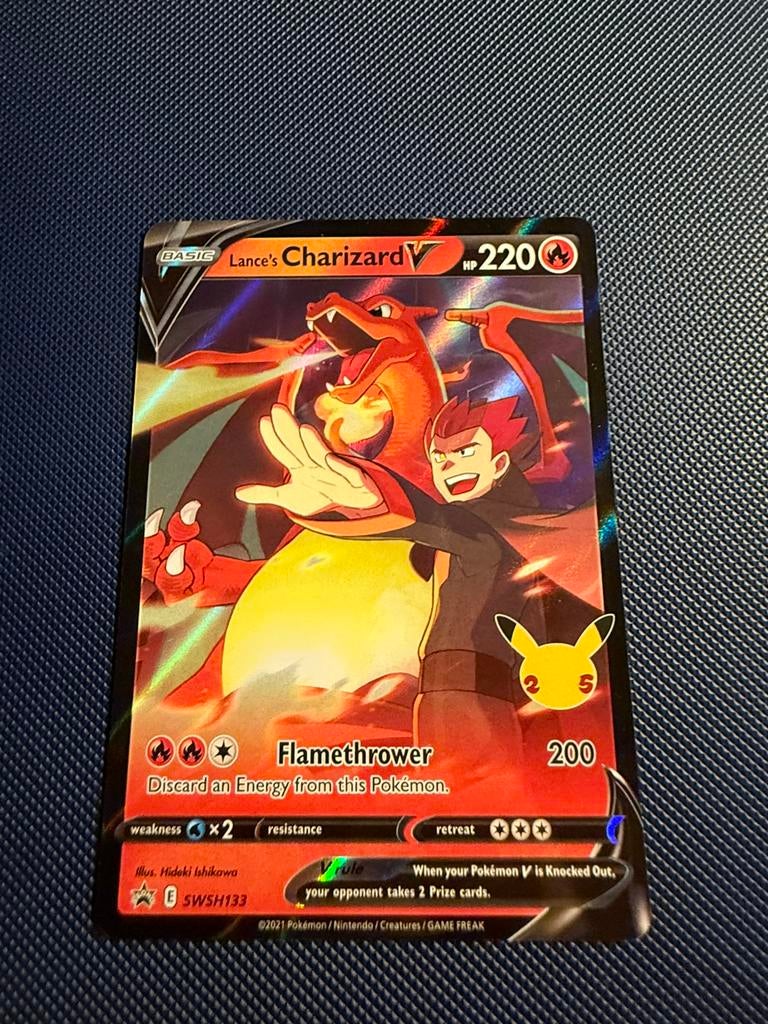 Charizard v promo celebrations, Ophalen of Verzenden, Zo goed als nieuw