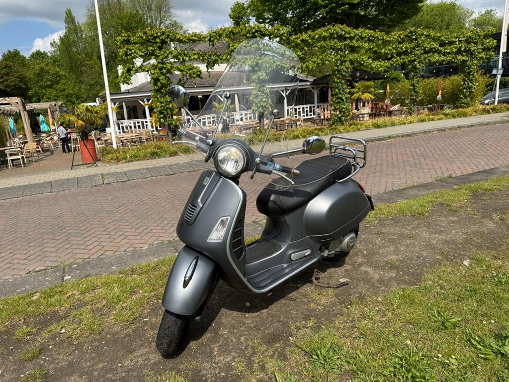 Vespa 300GTS super sport