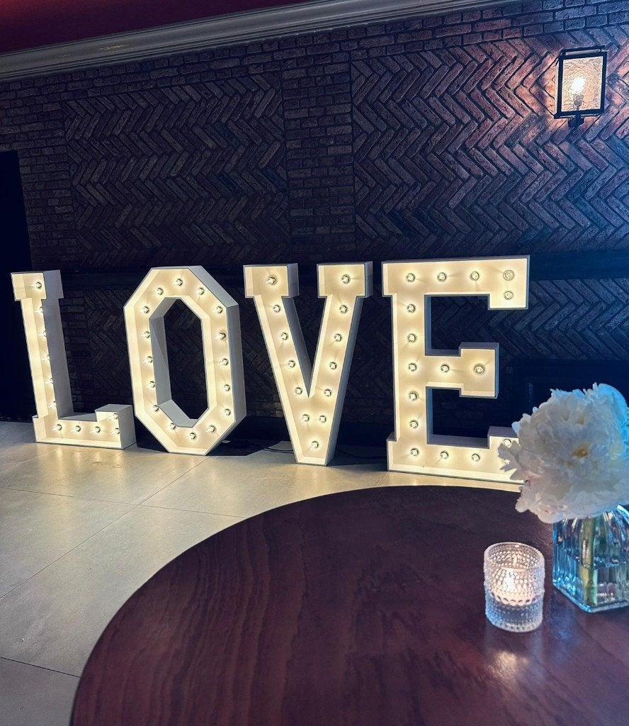 XXL LOVE licht letters te huur | Bruiloft | Styling, Ophalen, Nieuw, Geboorte of Huwelijk