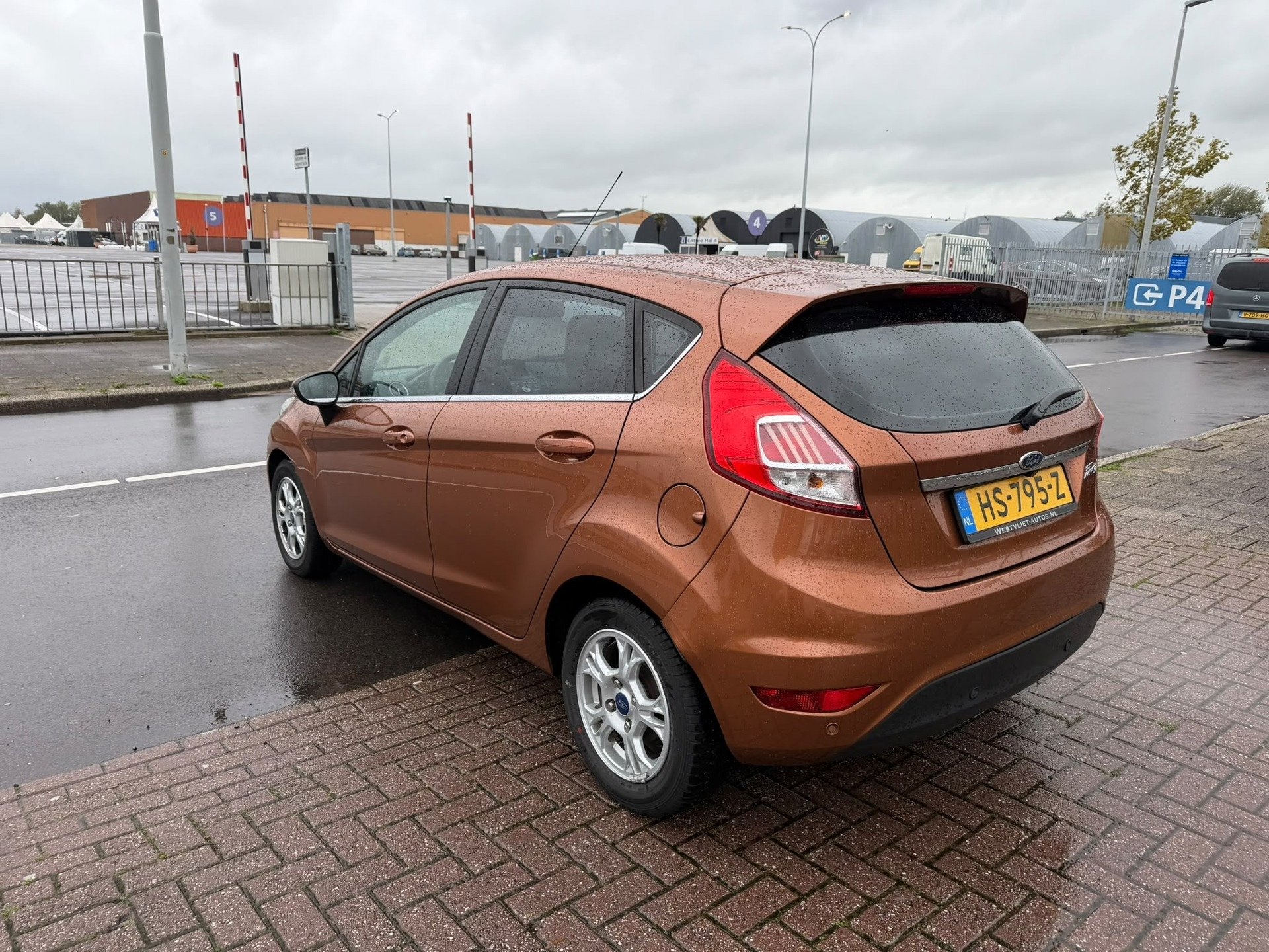 Ford Fiesta 1.5 TDCi XENON/NAVI/CAMERA/PDC/CLIMA, Auto's, Voorwielaandrijving, Gebruikt, Euro 6, 96 €/maand