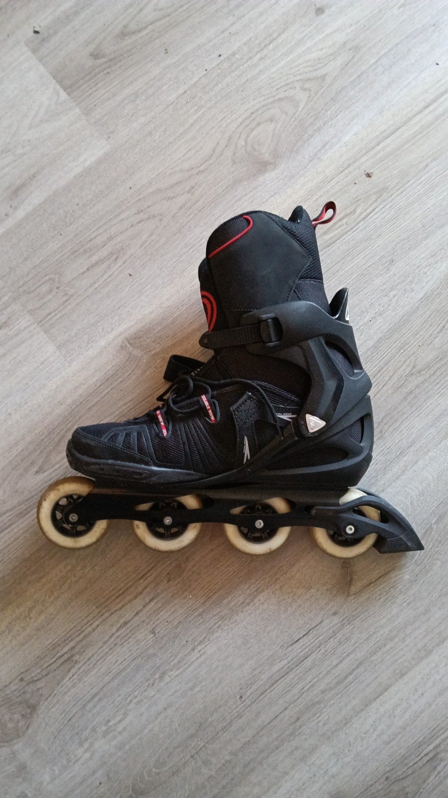 Foto 3 van Zwarte inline skates - Maat 49