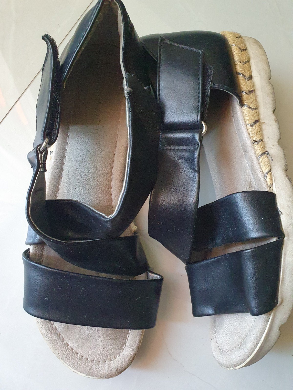 Zwarte sandalen met plateauzool - Maat 37, Kleding | Dames, Schoenen, Zwart, Gedragen, Sandalen of Muiltjes, Ophalen of Verzenden