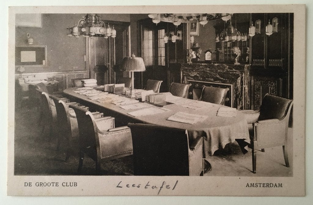 Prentbriefkaart: Amsterdam, De Groote Club Leestafel, Ophalen of Verzenden, 1920 tot 1940, Ongelopen, Overige thema's