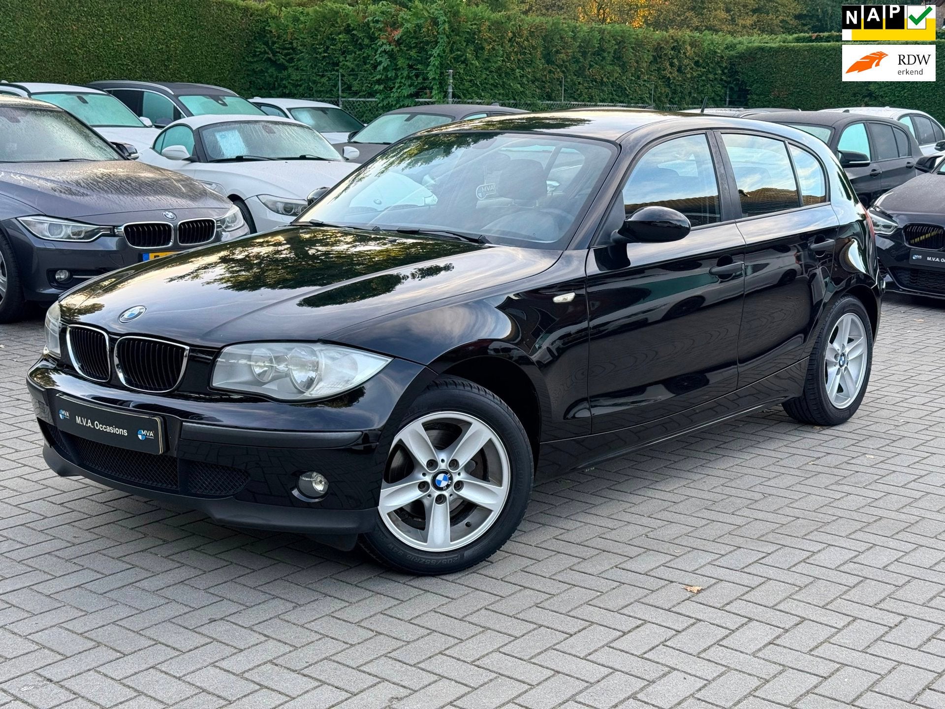 BMW 1-serie 116i|Ketting vervangen|Cruise control|Climate co, Auto's, 1596 cc, Gebruikt, Zwart, 4 cilinders
