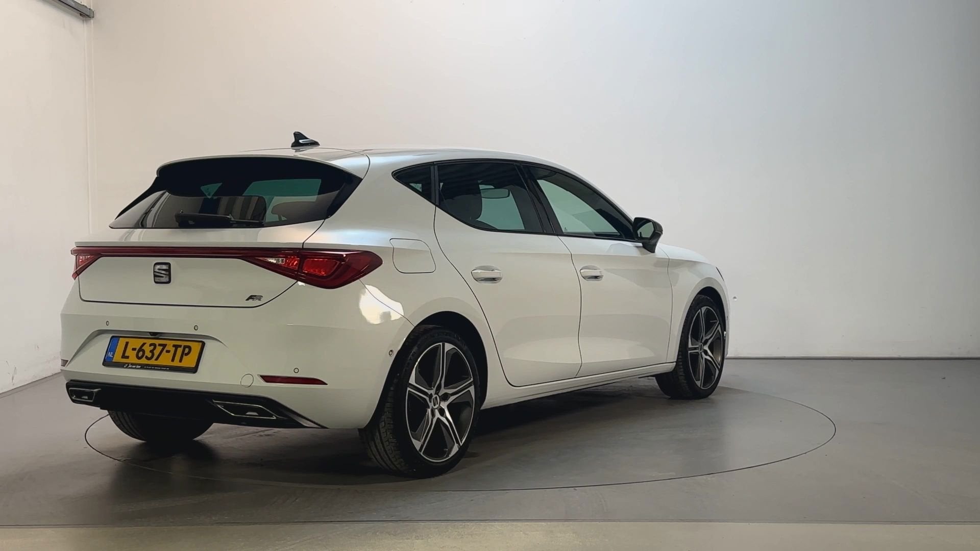 Seat Leon 1.0 TSI FR Business Intense Camera Virtual Cockpit, Stof, Gebruikt, Met garantie (alle), Leon