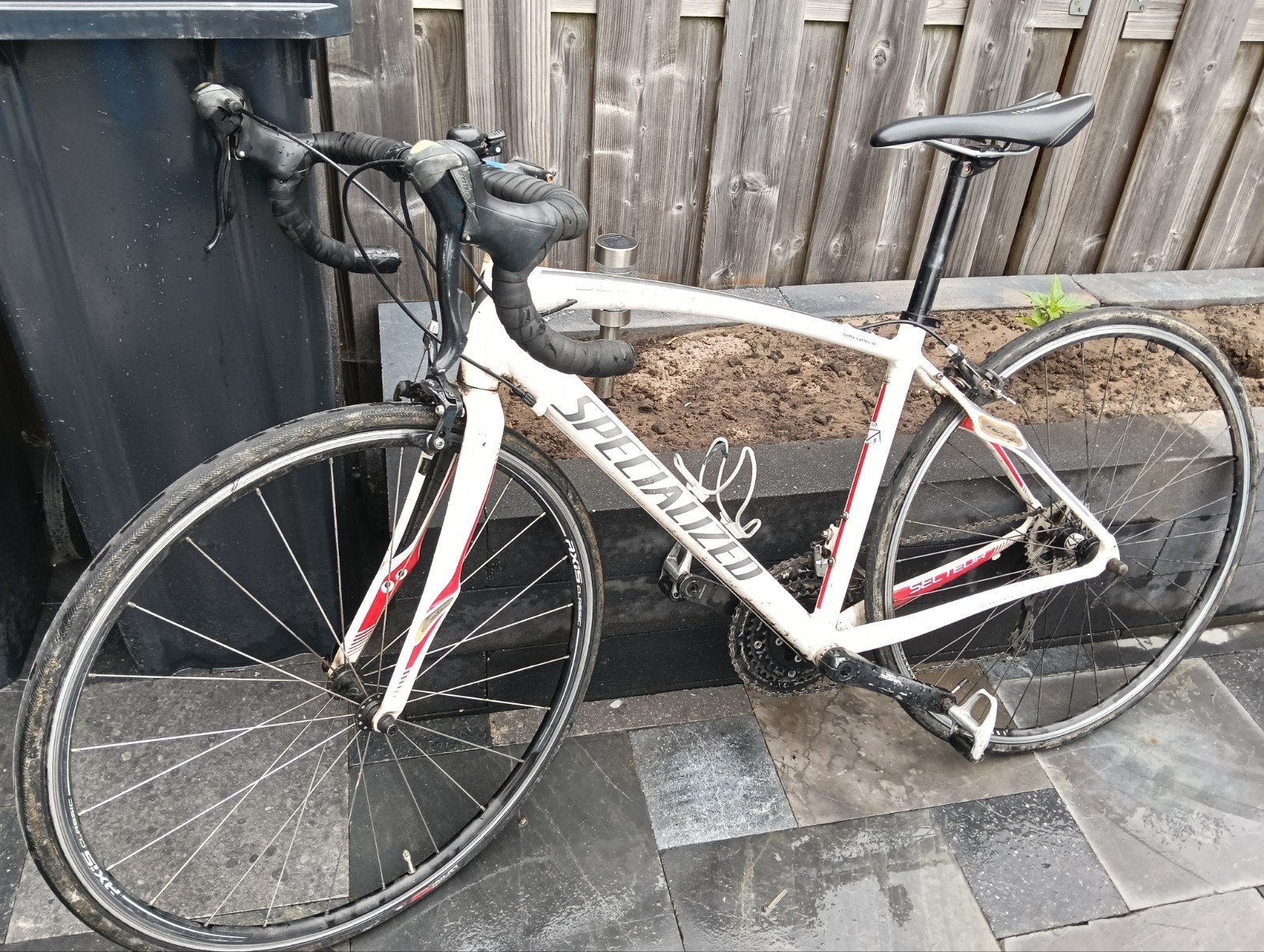 Specialized racefiets, wit/rood, met accessoires, Fietsen en Brommers, Fietsen | Racefietsen, Aluminium, Zo goed als nieuw, Meer dan 20 versnellingen