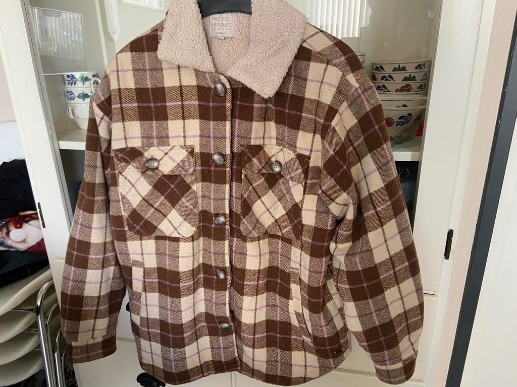 Leuke jas van Pull & Bear mt S voor 12,50 !!!, Ophalen of Verzenden, Gedragen, Maat 36 (S), Overige kleuren