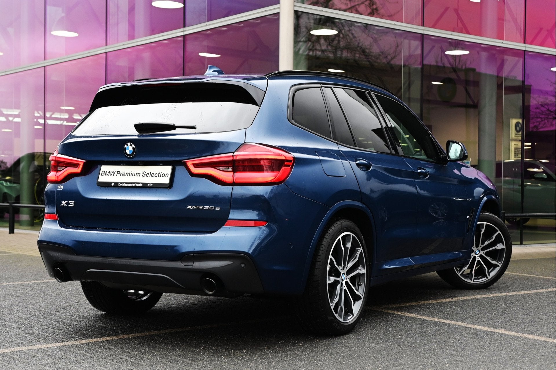 BMW X3 xDrive30e High Executive M Sport Automaat / Panoramad, Auto's, BMW, Gebruikt, Zwart, 4 cilinders, Blauw