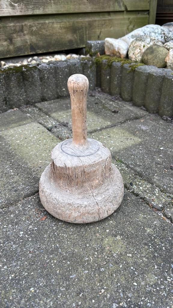Houten stamper, Ophalen