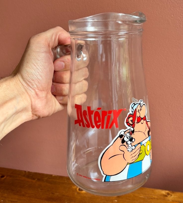 Asterix Schenkkan Waterkan uit 1990 vintage glas, Ophalen of Verzenden, Asterix en Obelix, Gebruikt, Gebruiksvoorwerp