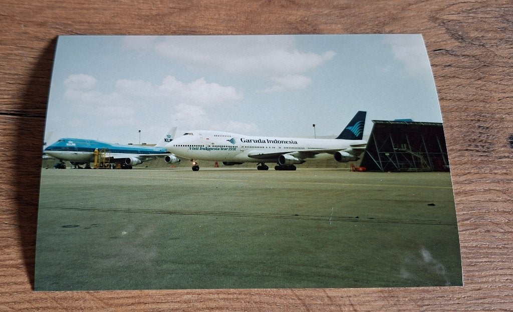 Foto Garuda Indonesia Boeing 747 en KLM, Ophalen of Verzenden, Zo goed als nieuw, Kaart, Foto of Prent