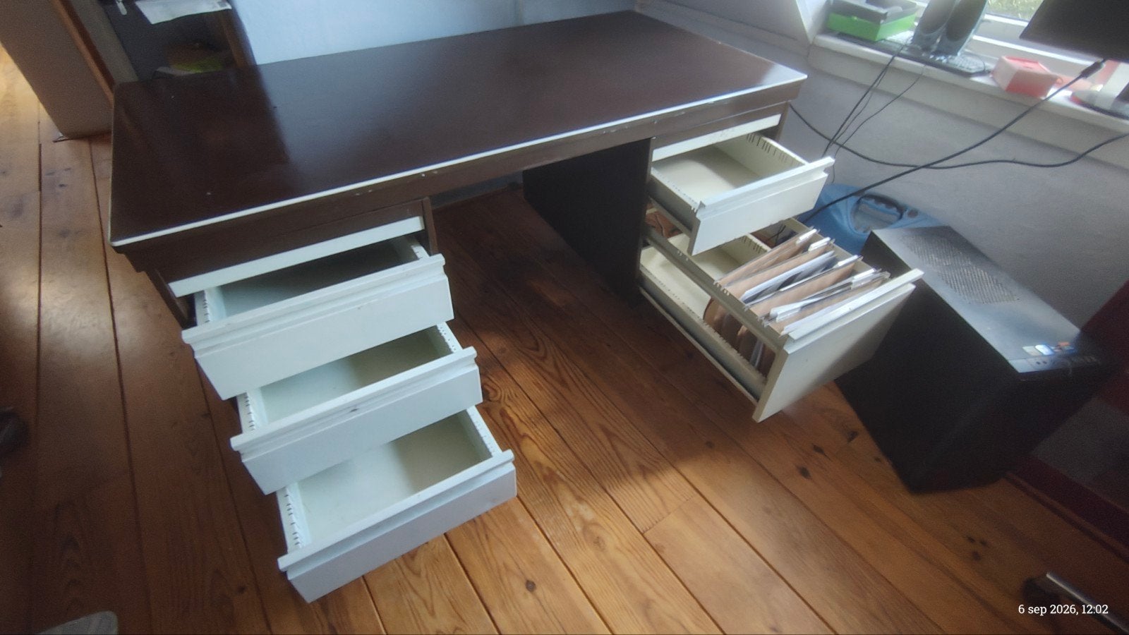 Klassiek metalen kantoorbureau met hangmappensysteem, Ophalen, Gebruikt