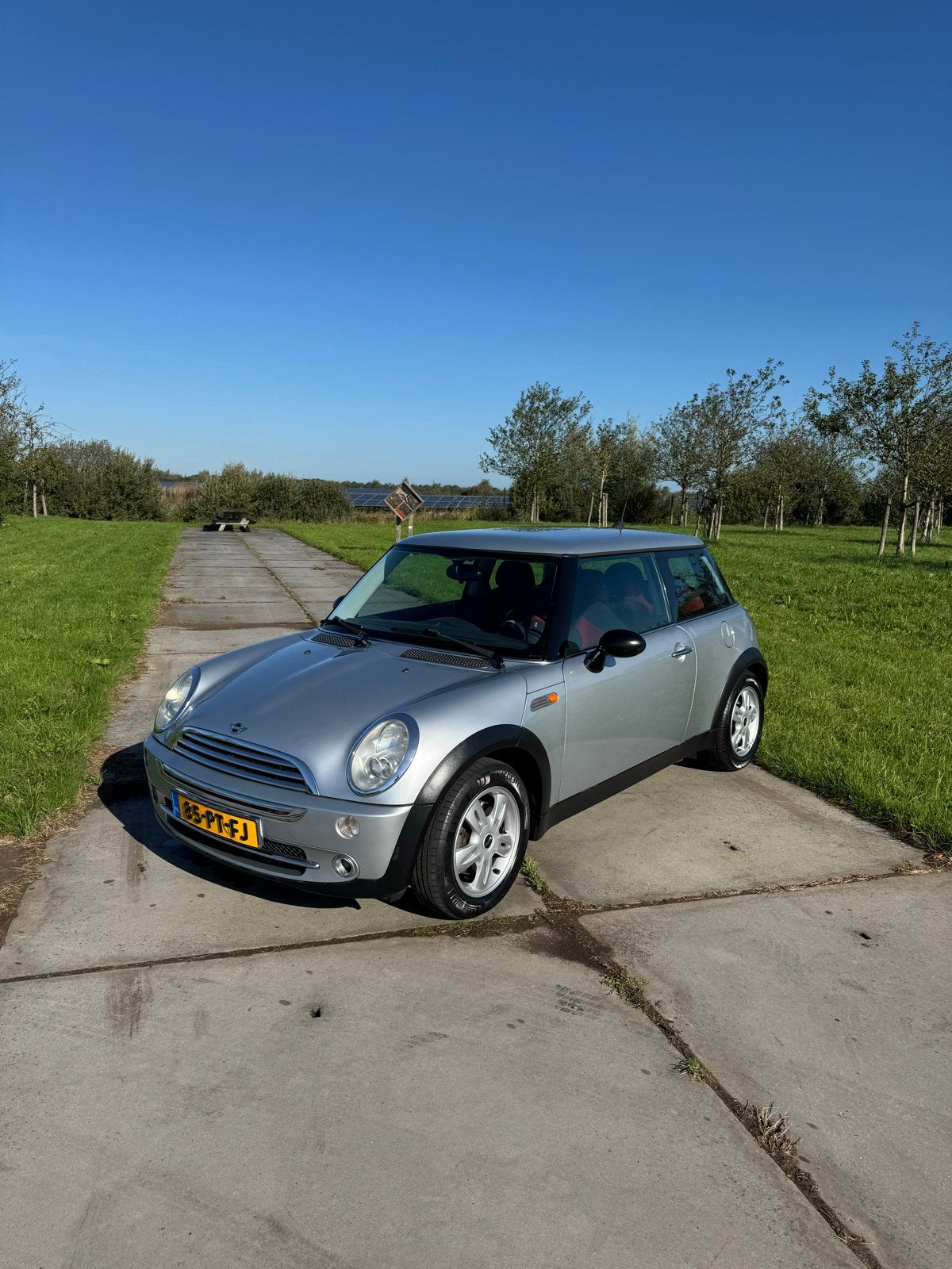 Mini 1.6 16V ONE 2004 Grijs, Auto's, Voorwielaandrijving, 15 km/l, 4 cilinders, 4 stoelen