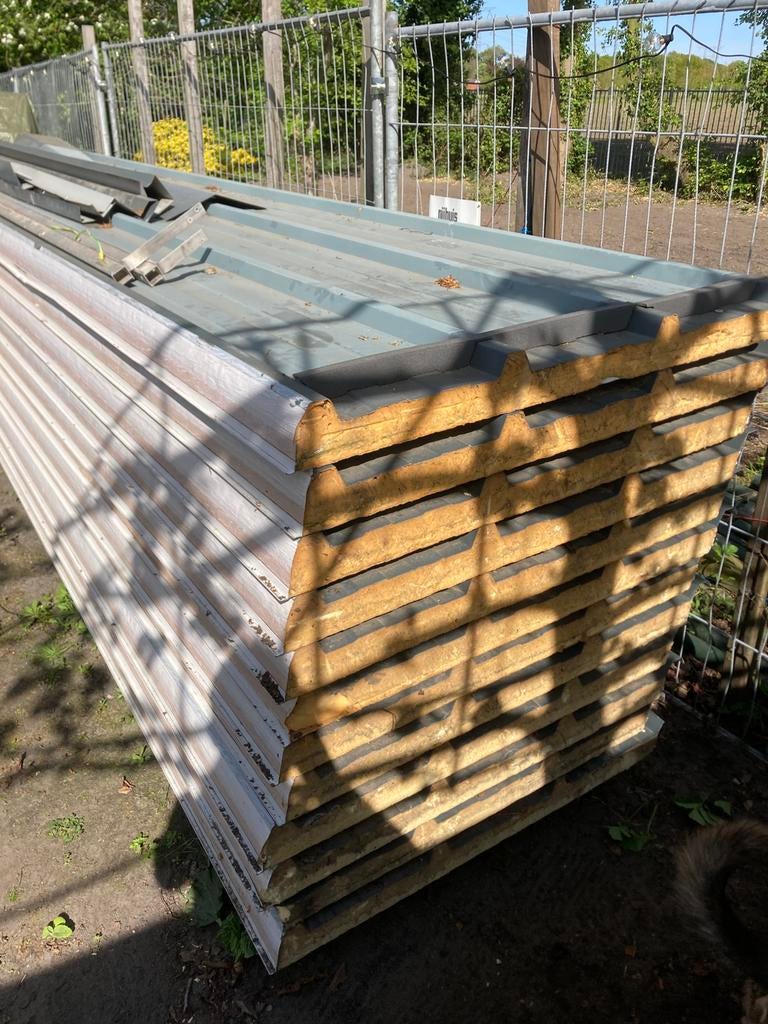 Geïsoleerde dakplaten 499cm met optionele spanten HEA140, Doe-het-zelf en Verbouw, Gebruikt, 15 m² of meer, Metaal, Grijs