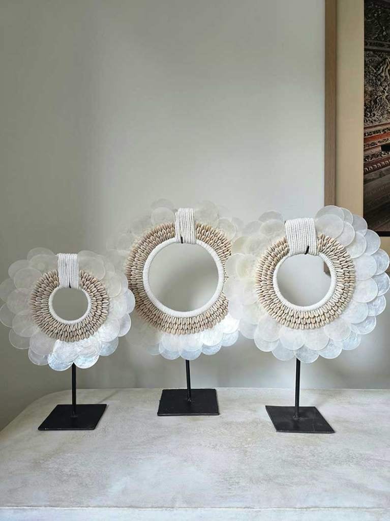 Schelpenkrans rond  Angel op standaard 1, Ophalen of Verzenden, Schelpendecoratie, Tropical home, Natuurlijk materiaal