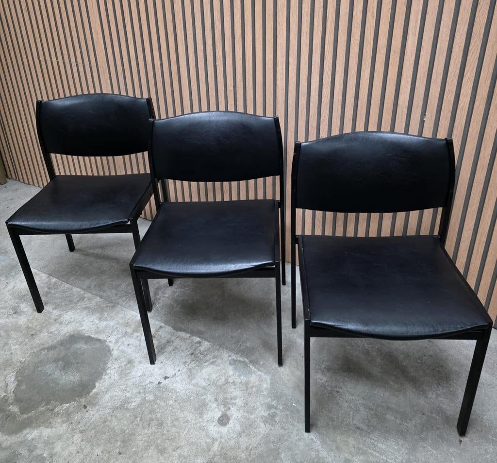 17 x Vergaderstoelen zwart leer kantine horeca stoelen retro, Huis en Inrichting, Stoelen, Zo goed als nieuw, Vijf, Zes of meer stoelen