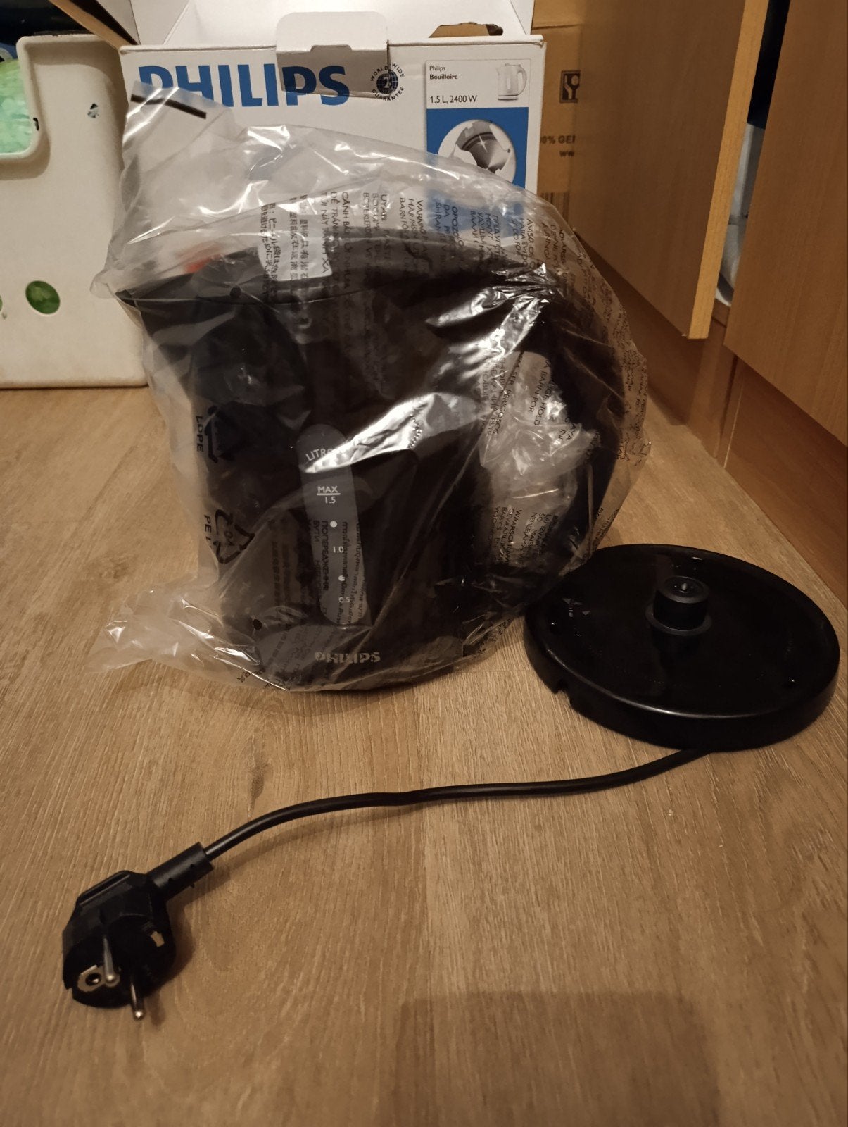 Nieuwe Philips waterkoker - Zwart - In doos, 1 tot 2 liter, Ophalen of Verzenden, Nieuw