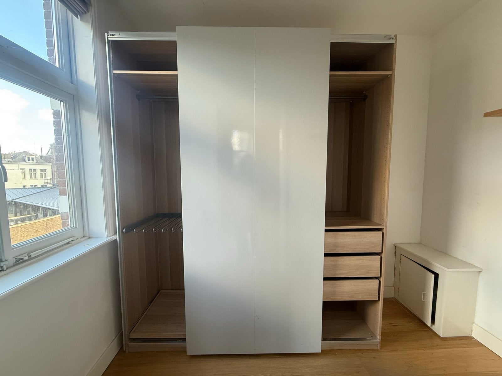 Ikea kledingkast met schuifdeuren en lades, Huis en Inrichting, Kasten | Kledingkasten, Ophalen, 100 tot 150 cm, 200 cm of meer