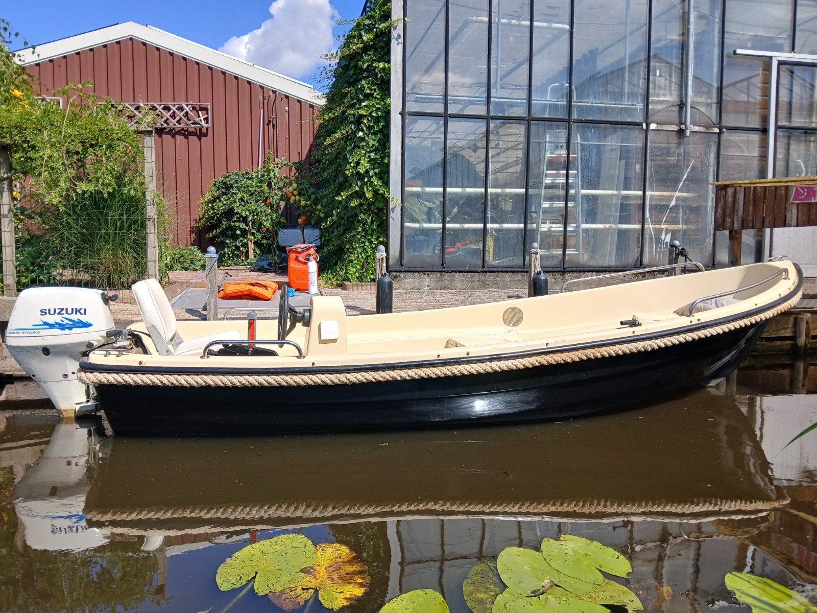 Mooie sloep met 15 pk Suzuki, dekzeil en evt. een ligplaats., Gebruikt, 15 pk, Ophalen of Verzenden, Rondzit