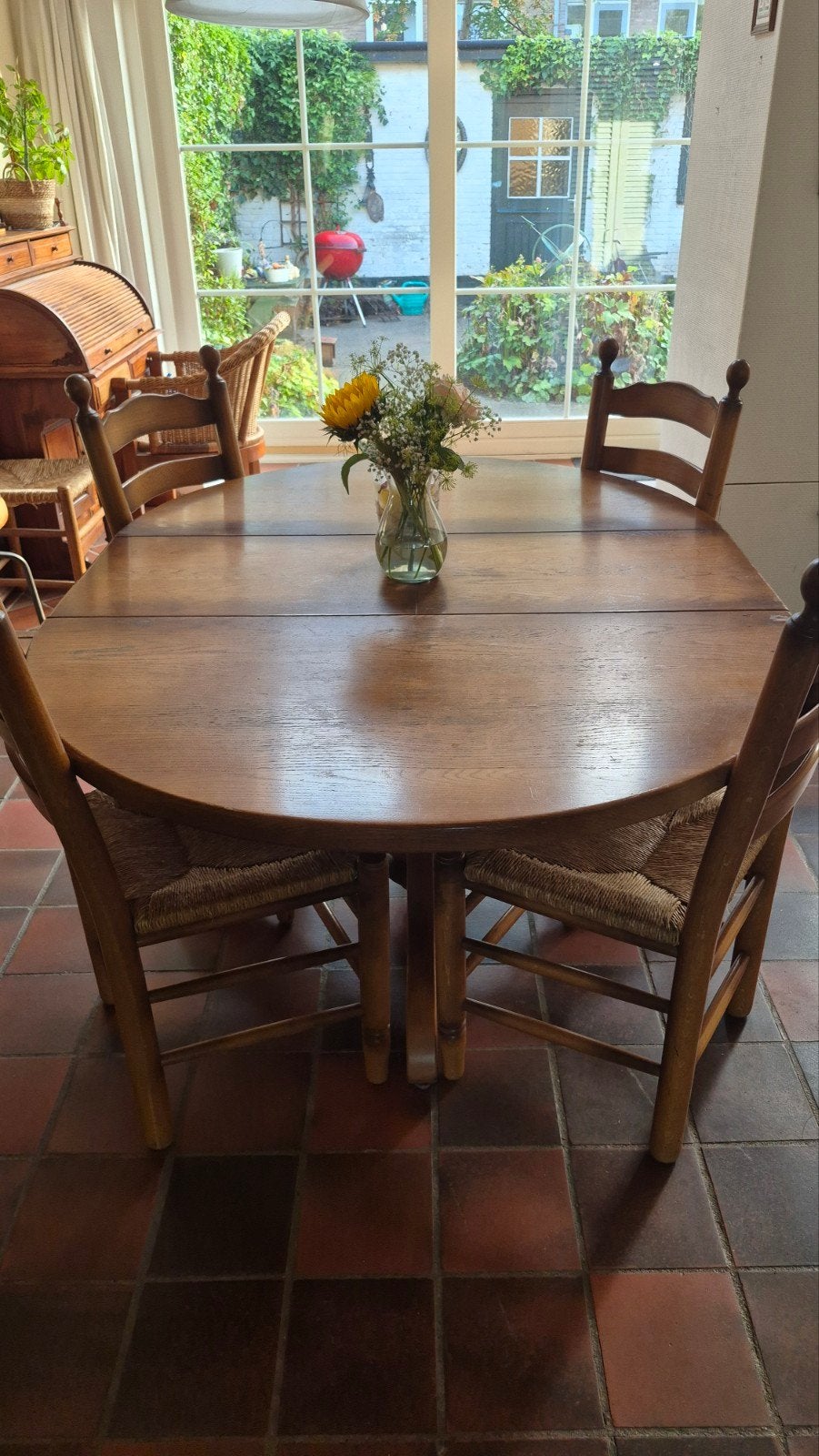 Gezellige ronde , ovale tafel. inklapbaar.hout., Huis en Inrichting, Tafels | Eettafels, Ophalen, Rond, 100 tot 150 cm, 100 tot 150 cm