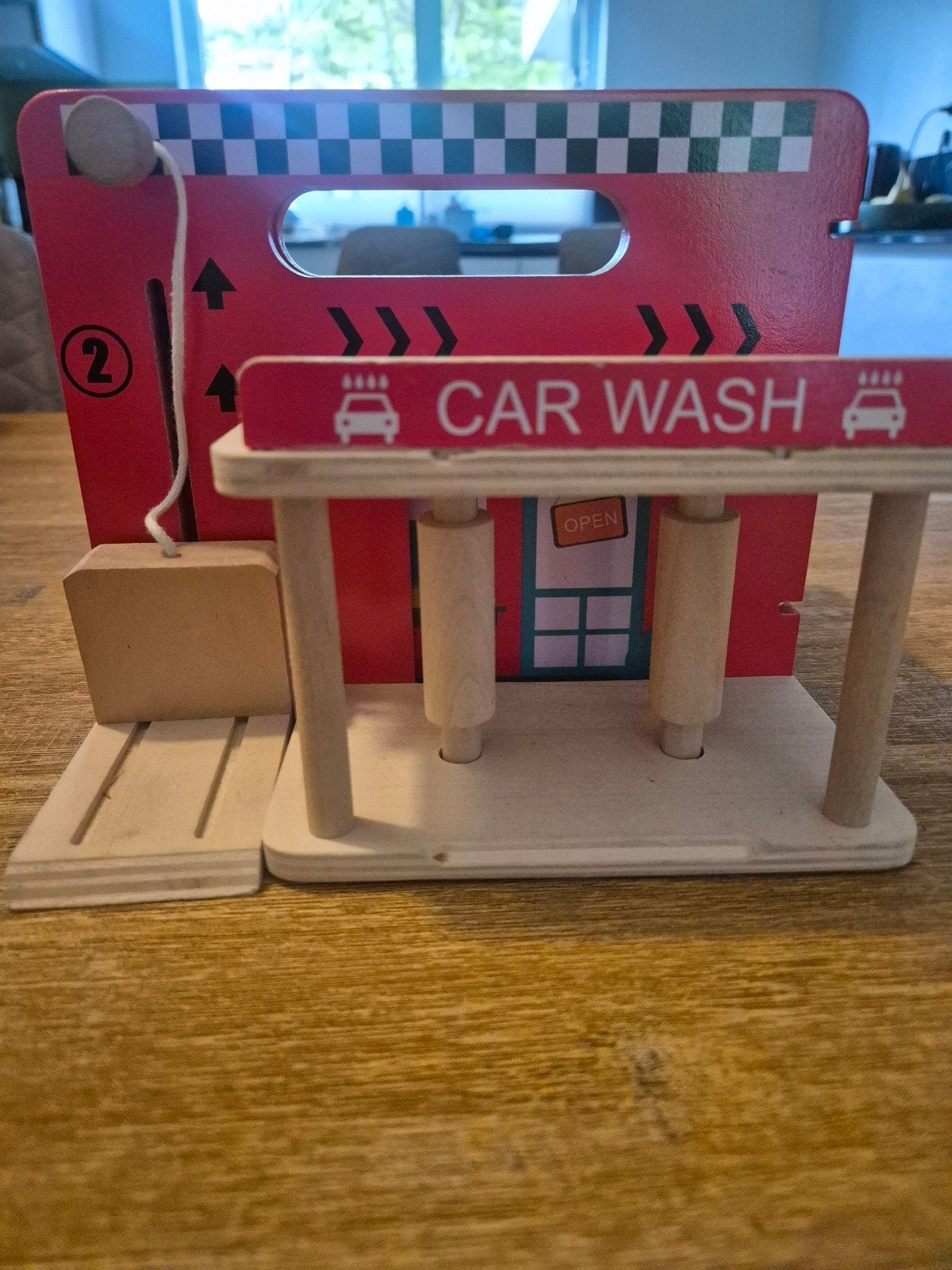 Houten car wash met drie houten autootjes, Ophalen of Verzenden, Gebruikt