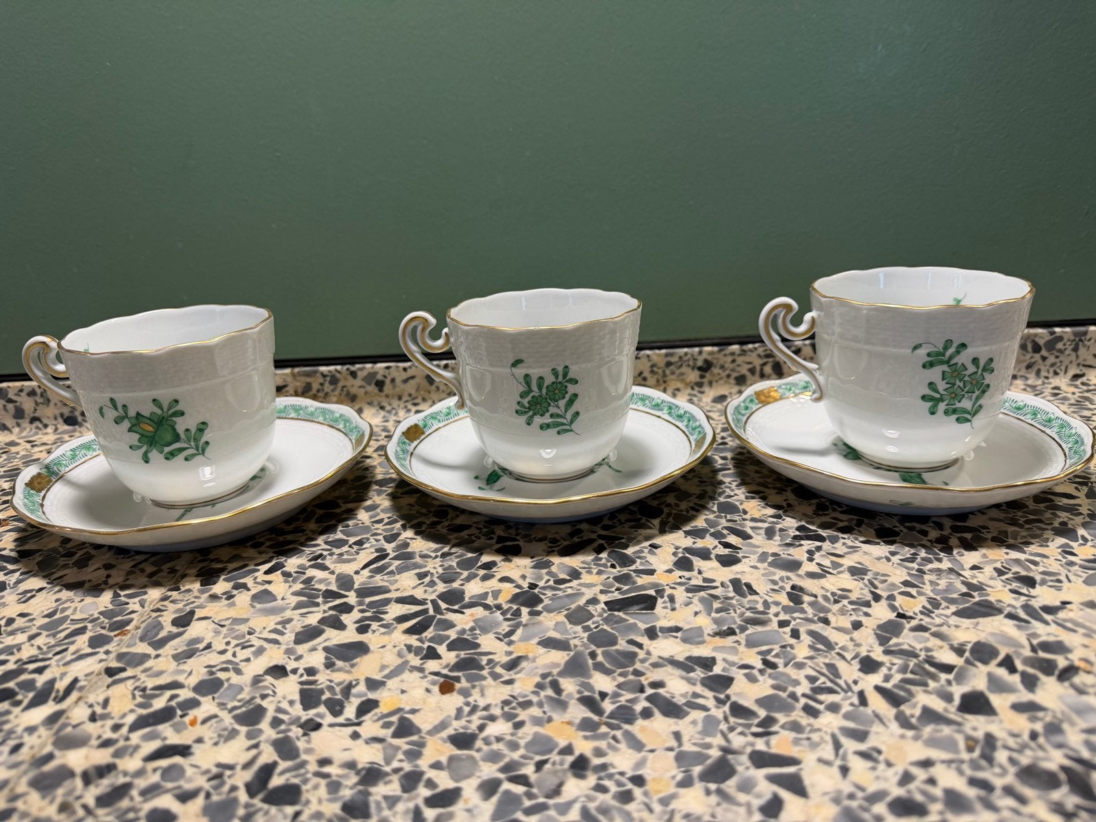 Set van 3 Herend Hongaarse handgeschilderde kop en schotels, Antiek en Kunst, Antiek | Porselein, Ophalen of Verzenden