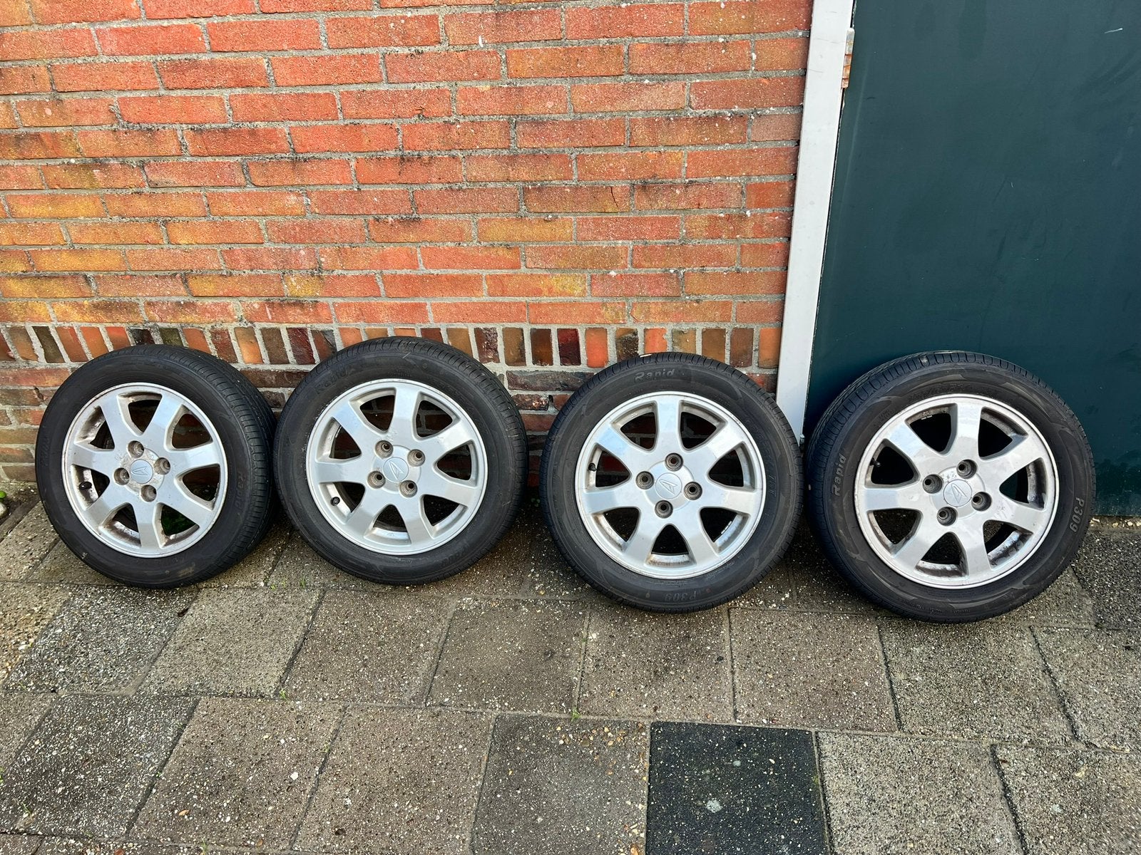 Daihatsu aluminium velgen met zomerbanden, Auto-onderdelen