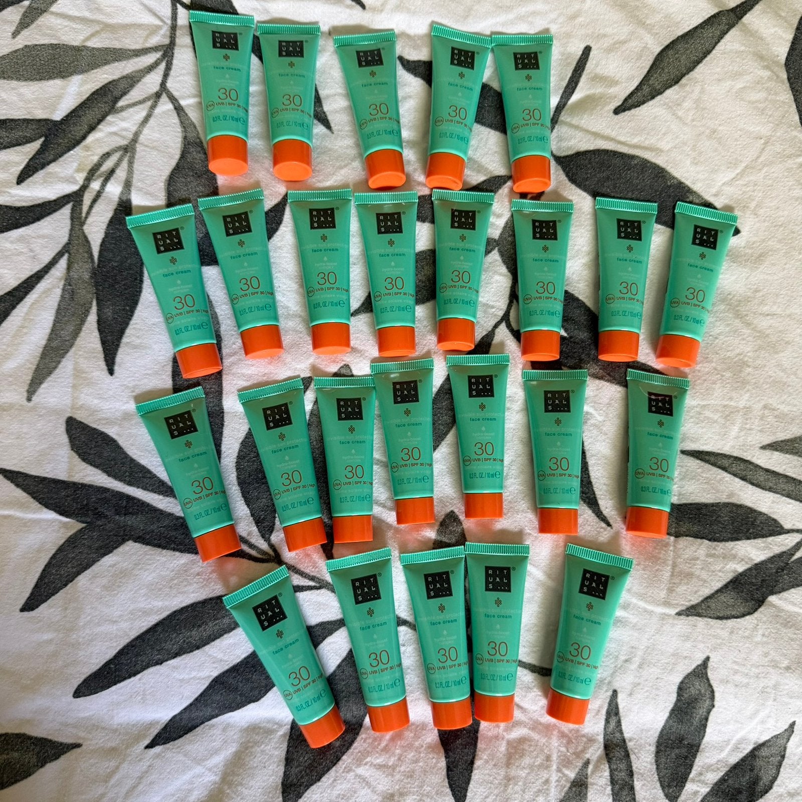 Rituals - 25x 10ml Ritual of Karma Face Cream SPF 30, Ophalen of Verzenden, Nieuw, Gehele gezicht