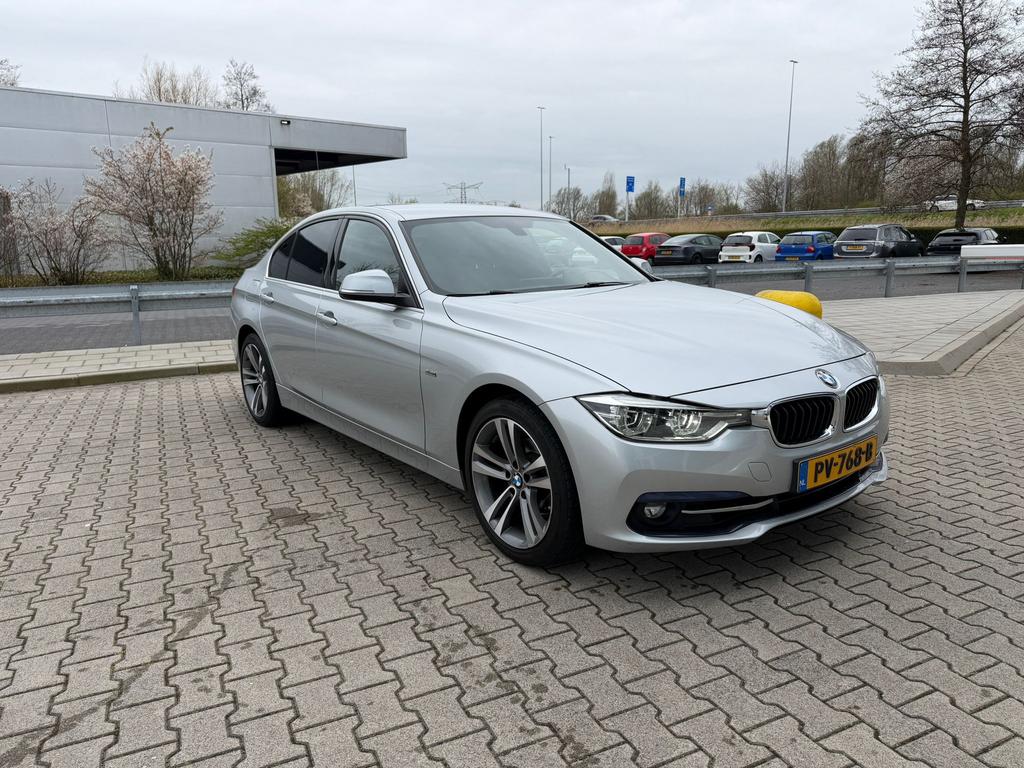 BMW 3-Serie 320i m-pakket 184pk Aut 2017 Grijs NL-Auto ✅✅, Auto's, BMW, 1998 cc, Achterwielaandrijving, 1800 kg, 4 cilinders