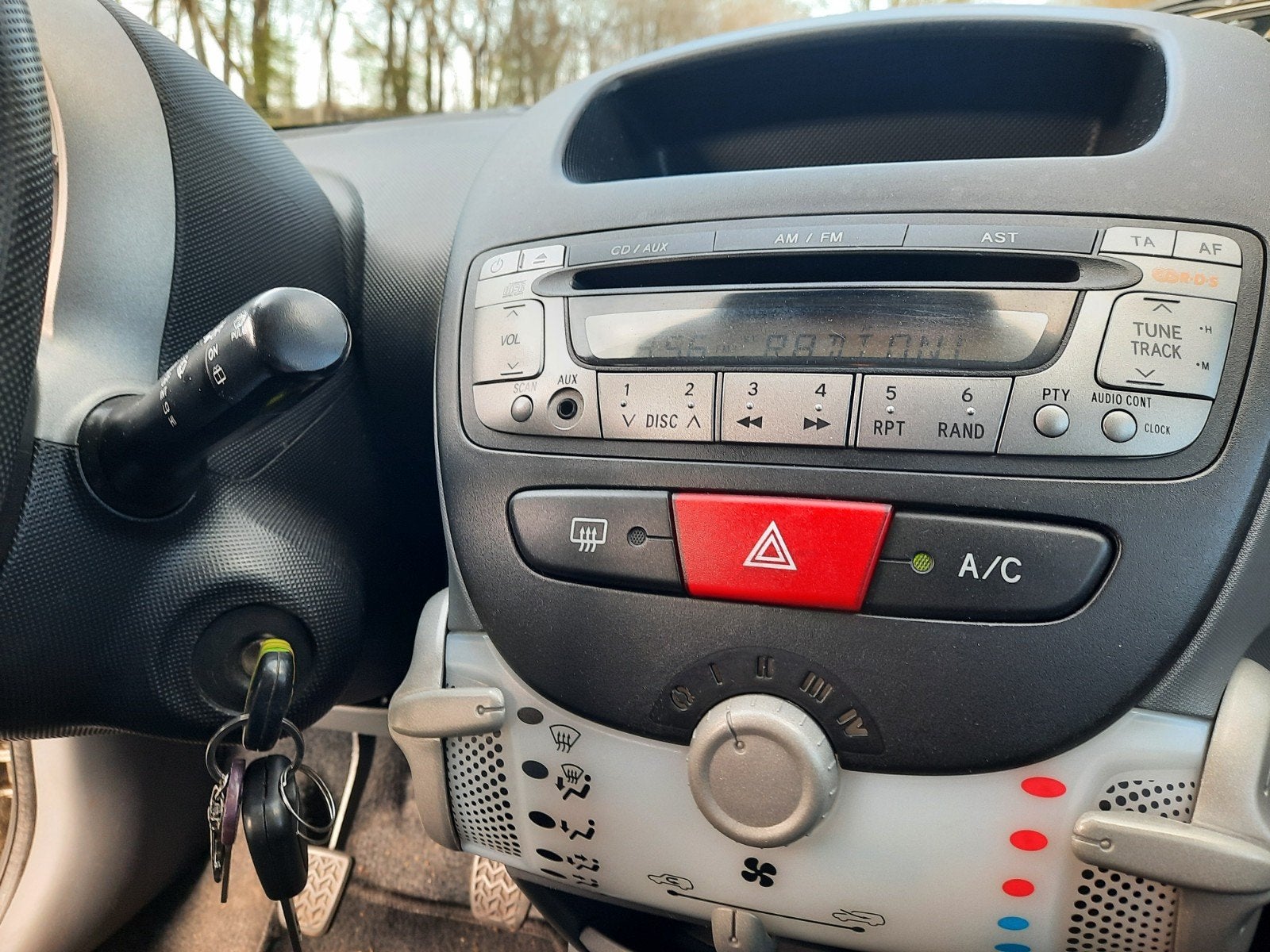 Peugeot 107 1.0 12V E-vti 68PK 3DR 2011 Wit, Voorwielaandrijving, 4 stoelen, Origineel Nederlands, Handgeschakeld