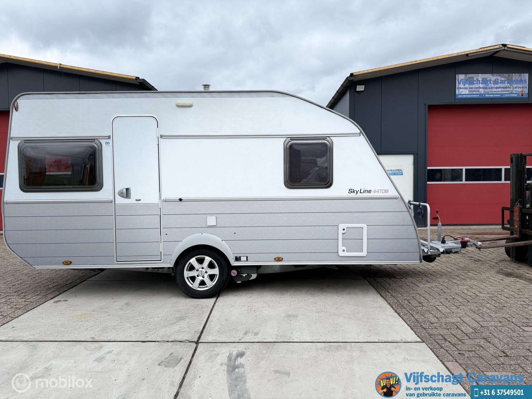 Kip SkyLine 44TDB incl voortent,luifel en mover, Kip, Bedrijf, 6 tot 7 meter, Schokbreker
