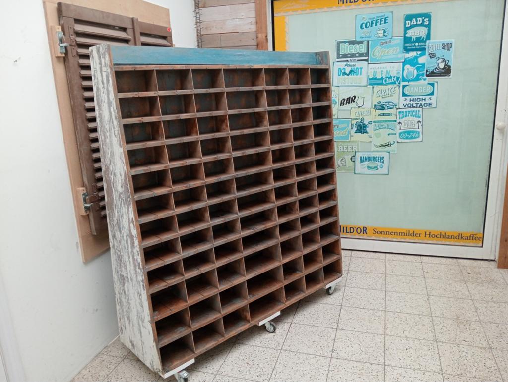 Vintage Houten Vakkenkast op Wielen - Roomdivider Winkel, Antiek en Kunst, Ophalen
