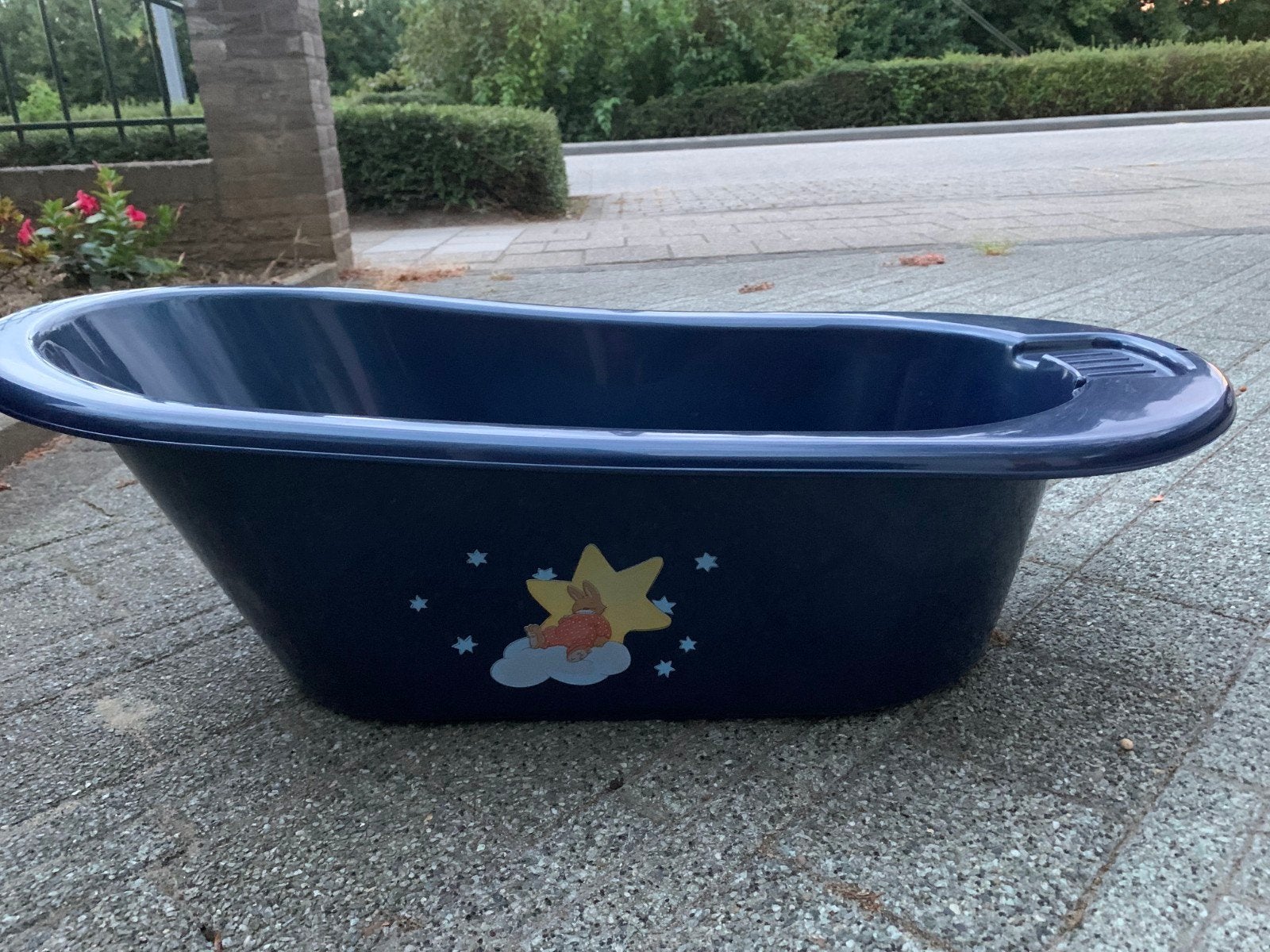 Donkerblauwe babybadje met antislip en afvoer, Zo goed als nieuw, Badje, Standaard, Ophalen